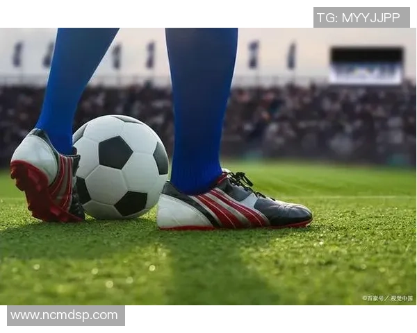 六位闻名遐迩的足球明星背后的故事与成就揭秘