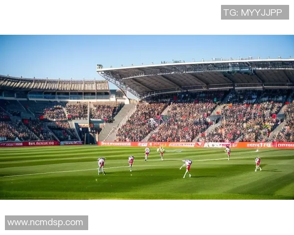 足球小司机带你领略绿茵场上的激情与梦想，开启属于你的足球之旅