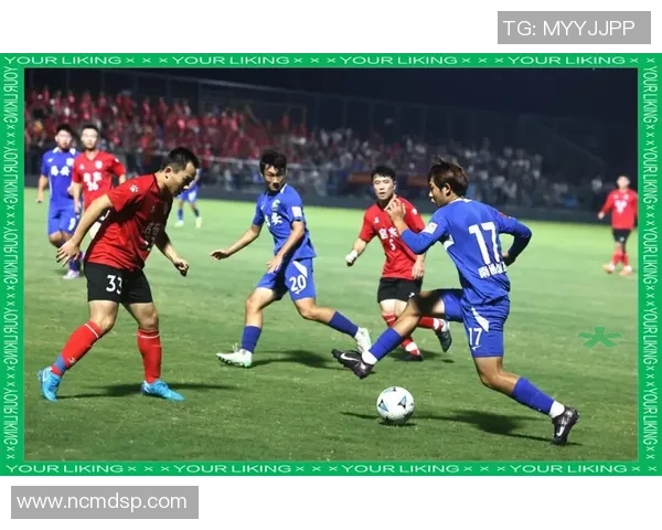 足球小组赛精彩纷呈各队争夺晋级名额激烈对抗引发球迷热情高涨