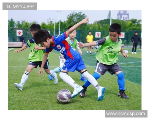 足球瞬间定格精彩时刻展现绿茵场上的激情与梦想